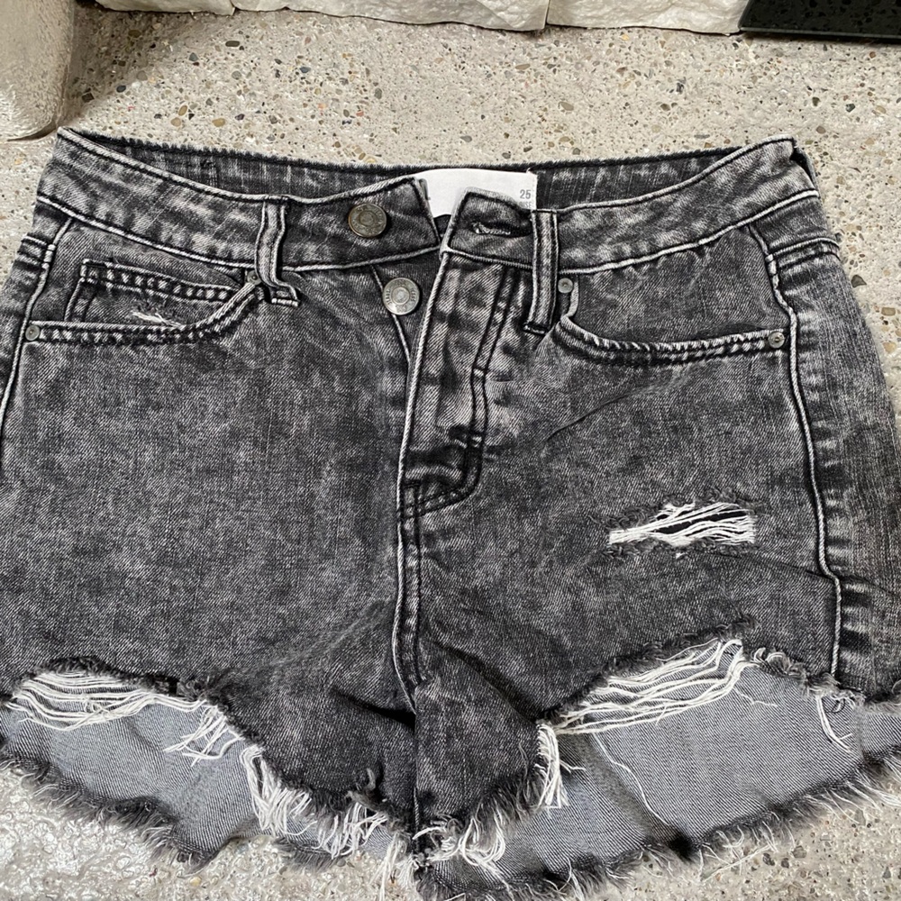 Black RSQ vintage high rise 25 button up shorts!